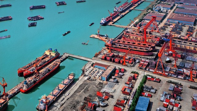 Tα ναυπηγεία της Κίνας στο «έλεος» των lockdowns