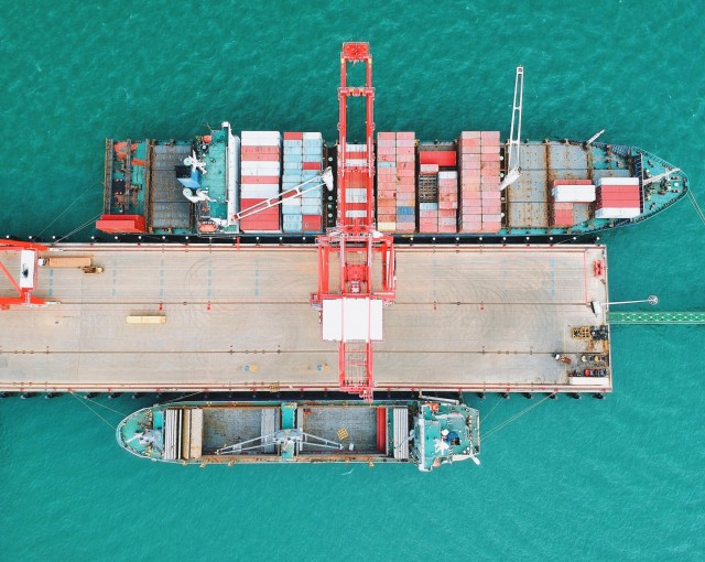 Containerships: Οριακές μεταβολές στους ναύλους