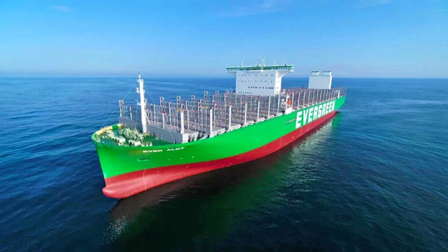 H Evergreen παρέλαβε το μεγαλύτερο στον κόσμο containership (Βίντεο)