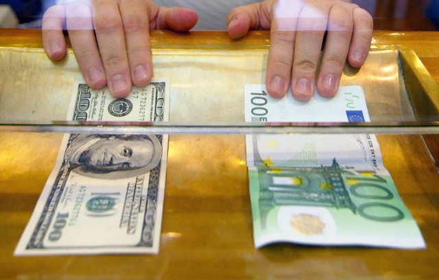 Το ευρώ (ξανά) κάτω από το δολάριο