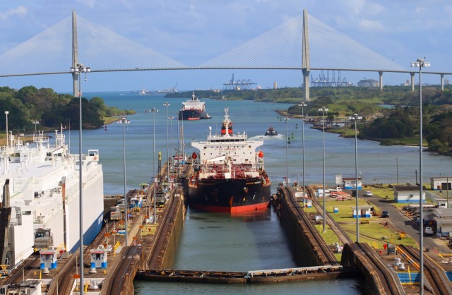 Τροποποιήσεις στα τέλη διέλευσης πλοίων από τη διώρυγα του Παναμά