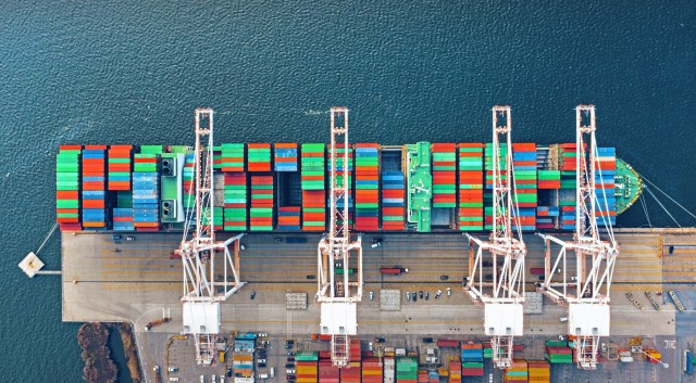 Containerships: Σταθερά πτωτική η ναυλαγορά