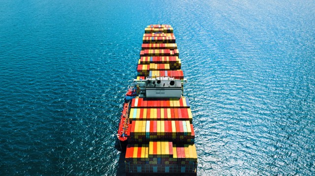 Η αγορά containerships υπό πίεση με επίκεντρο τις ροές Ανατολής-Δύσης