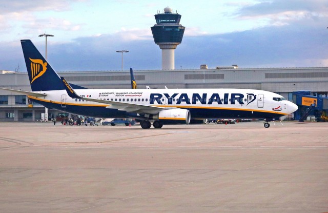 Αεροδρόμιο Αθηνών: «Κίτρινη κάρτα» από τη Ryanair