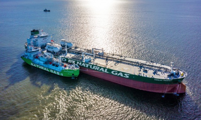 O πρώτος ανεφοδιασμός πλοίου με LNG στη Ρωσία