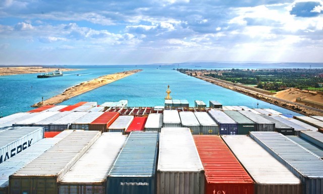 Ρεκόρ διελεύσεων πλοίων για τη Διώρυγα του Σουέζ