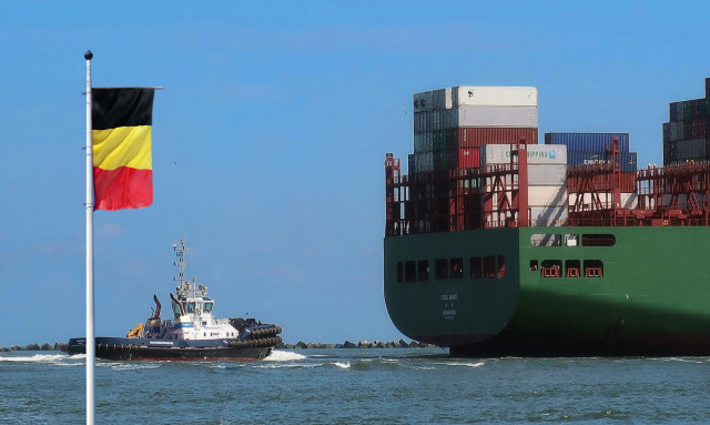 Πέντε containers «κολλημένα» στην Αμβέρσα