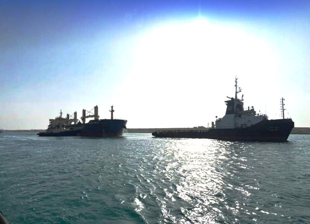 Νέα προσάραξη πλοίου στο Σουέζ: Κολλημένα τέσσερα επιπλέον πλοία