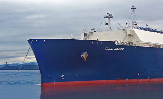 Πλοίο της Thenamaris, το πρώτο που δένει σε ισπανικό τερματικό LNG (Βίντεο)
