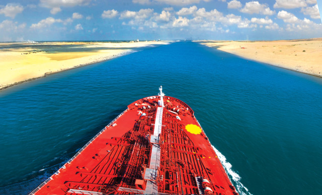 Φθηνότερη η διέλευση product tankers και LNG carriers από το Σουέζ
