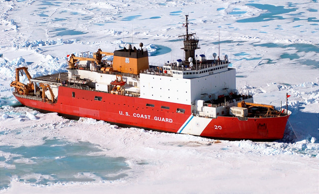 Πλοία της αμερικανικής Ακτοφυλακής εξερευνούν την Αρκτική