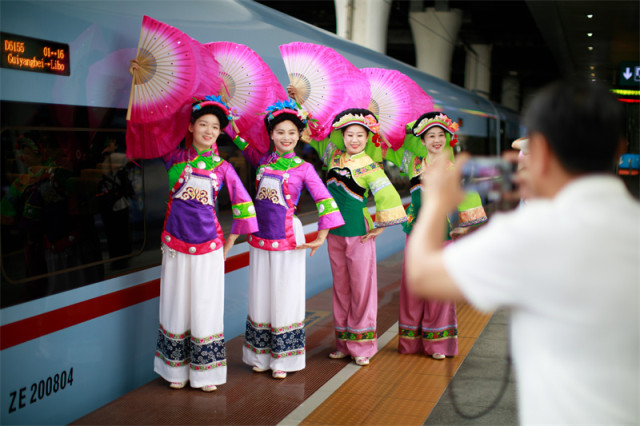 Κίνα: Στις ράγες ένα ακόμα υπερσύγχρονο τρένο υψηλής τεχνολογίας