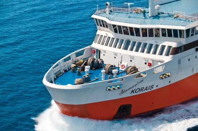 Πύρινο μέτωπο στην Αλεξανδρούπολη: Το πλοίο «Αδαμάντιος Κοραής», ασφαλές καταφύγιο
