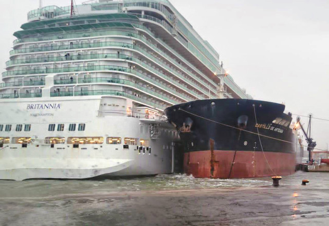 Σύγκρουση κρουαζιερόπλοιου με δεξαμενόπλοιο στη Μαγιόρκα