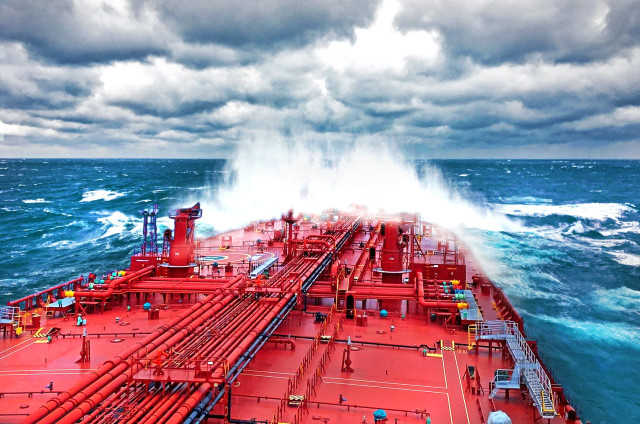 Τα tankers αντιμέτωπα με τον «τυφώνα» OPEC+