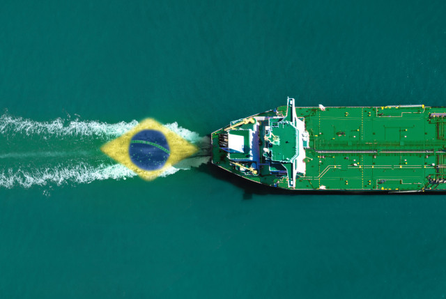 Δεξαμενόπλοια: Τα φώτα στη Βραζιλία