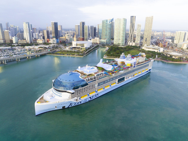 Στο Μαϊάμι το «Icon of the Seas»: Αντίστροφη μέτρηση για το επίσημο «ντεμπούτο»