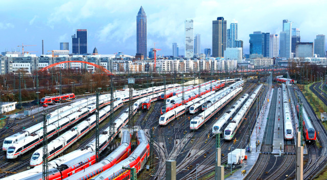 Χάος στις μεταφορές της Γερμανίας μετά από μεγάλη απεργιακή κινητοποίηση στον σιδηρόδρομο