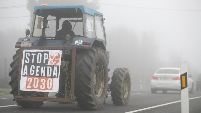 Σημεία των καιρών: Πολωνοί αγρότες καταστρέφουν ουκρανικά σιτηρά