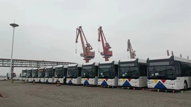 Στον λιμένα Θεσσαλονίκης τα 110 ηλεκτρικά λεωφορεία από την Κίνα